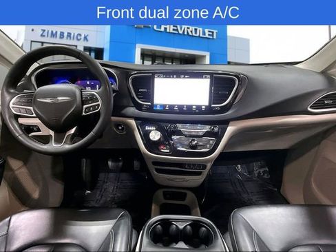 Used 2024 Chrysler Pacifica Touring-L image 10