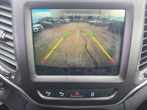 Used 2020 Jeep Cherokee Trailhawk image 27