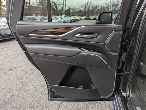 Used 2022 Cadillac Escalade Premium Luxury RWD image 34