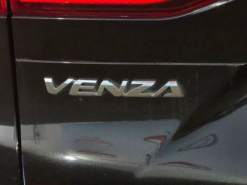 Used 2022 Toyota Venza LE AWD/4WD image 10
