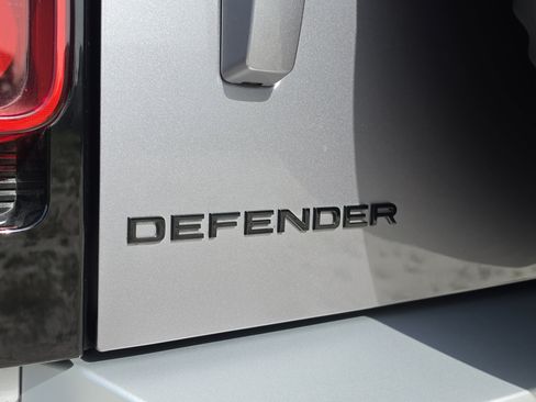 Used 2022 Land Rover Defender 110 S AWD/4WD image 6