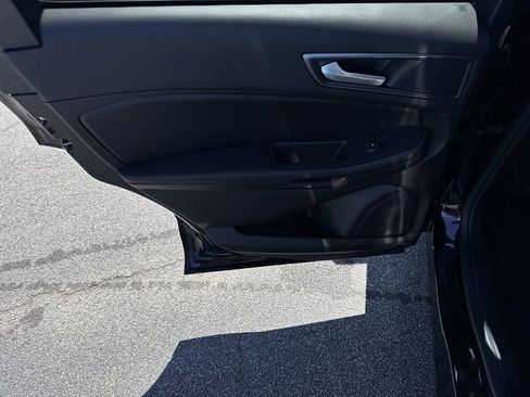 Used 2021 Ford Edge SE w/ Cargo Accessory Package image 21