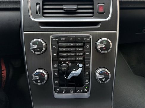 Used 2016 Volvo V60 T5 Cross Country Platinum image 21