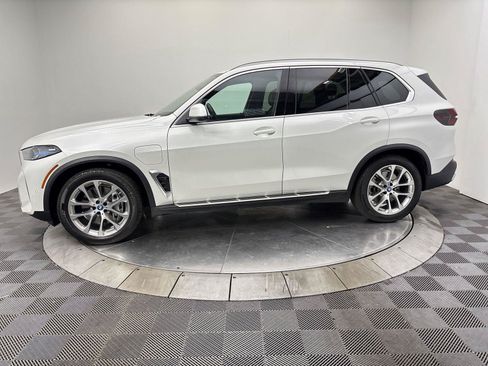 Used 2024 BMW X5 xDrive50e w/ Premium Package AWD/4WD image 16