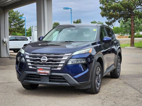 Used 2024 Nissan Rogue SV AWD/4WD image 4