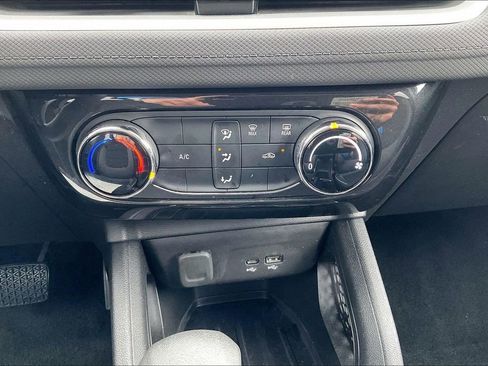 Used 2025 Chevrolet TrailBlazer LT AWD/4WD image 32