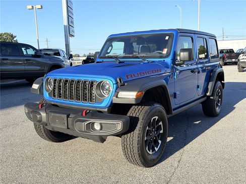 Used 2025 Jeep Wrangler Unlimited Rubicon AWD/4WD image 2