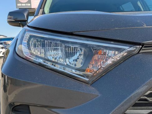 Used 2021 Toyota RAV4 XLE Premium image 10