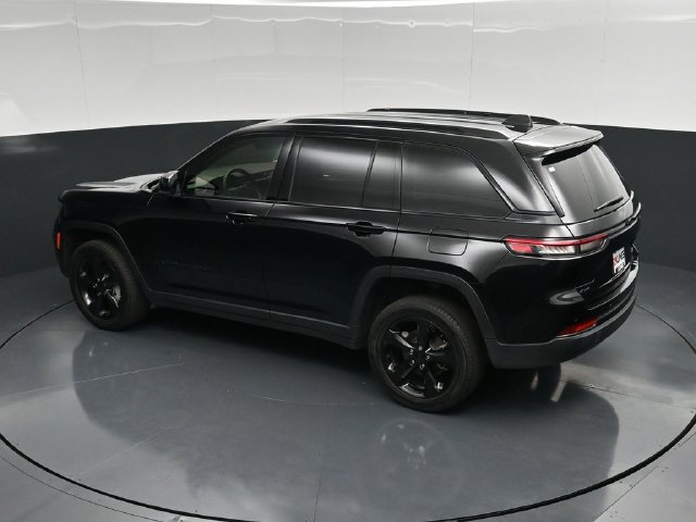 Used 2023 Jeep Grand Cherokee Limited w/ Black Appearance Package AWD/4WD image 53