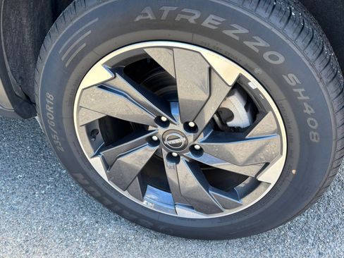 Used 2025 Nissan Rogue SV FWD image 27