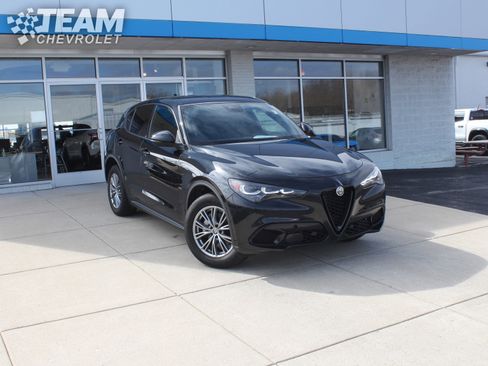 Used 2024 Alfa Romeo Stelvio Sprint AWD/4WD image 2