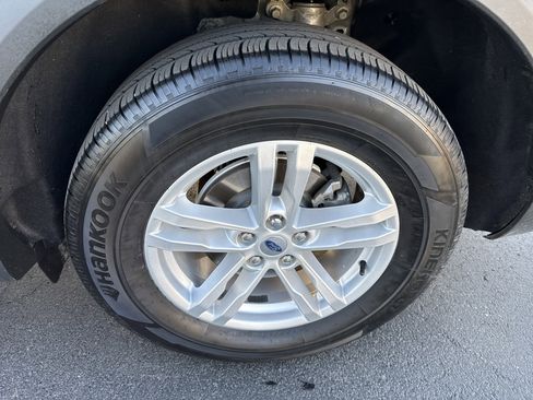 Certified 2022 Ford Explorer XLT w/ Class IV Trailer Tow Package AWD/4WD image 4