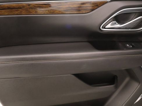 Used 2023 Chevrolet Suburban Premier image 17