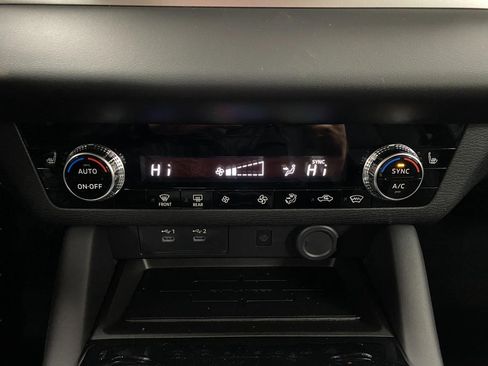 New 2025 Mitsubishi Outlander SE image 26