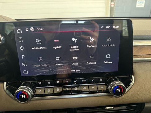 Used 2025 GMC Canyon Denali image 25