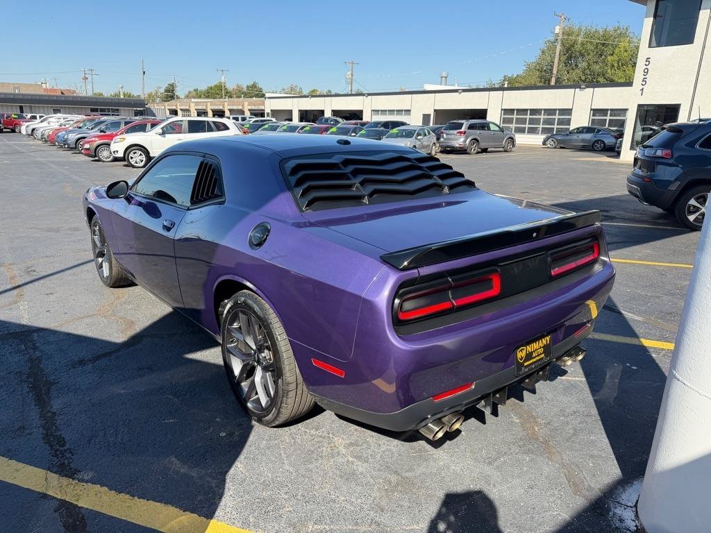 Used 2019 Dodge Challenger SXT w/ Blacktop Package RWD image 4