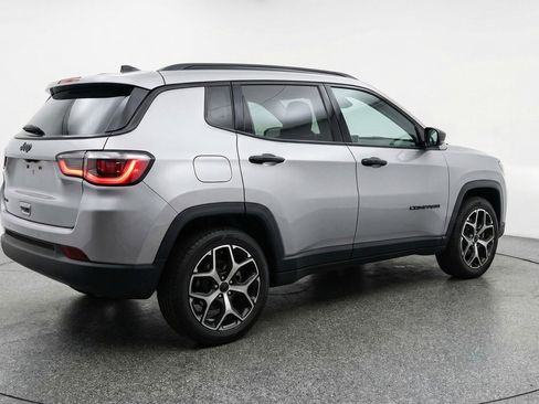 Used 2025 Jeep Compass Limited AWD/4WD image 9