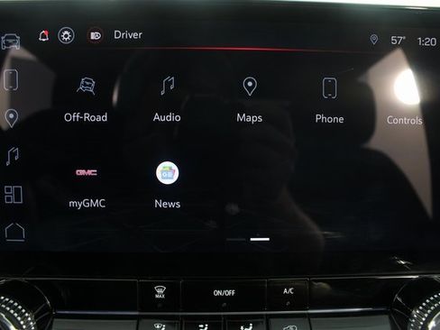 Used 2024 GMC Canyon Elevation image 4