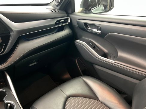 Used 2021 Toyota Highlander XSE AWD/4WD image 11