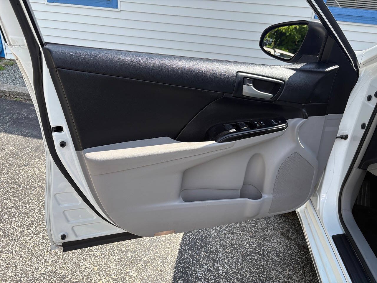 Used 2013 Toyota Camry LE FWD image 13