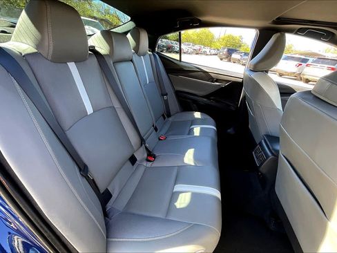 Used 2025 Toyota Camry SE w/ Convenience Package FWD image 19