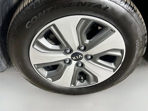 Certified 2020 Kia Niro LX image 11