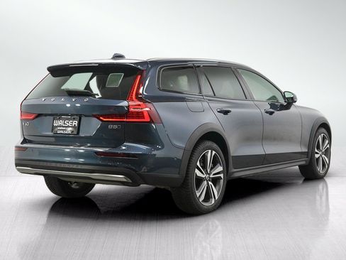 Used 2023 Volvo V60 B5 Cross Country Plus w/ Climate Package AWD/4WD image 5