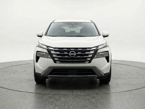 Used 2025 Nissan Rogue SV image 2