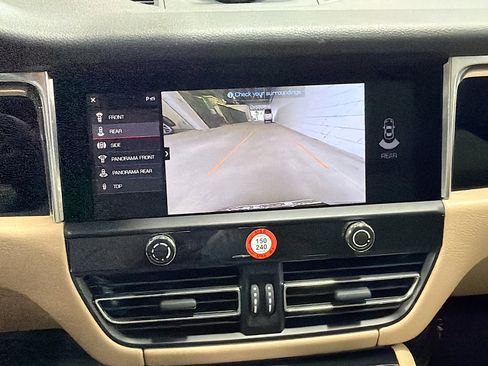 Certified 2026 Porsche Macan S AWD/4WD image 32