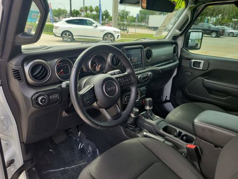 Used 2021 Jeep Wrangler Sport AWD/4WD image 17