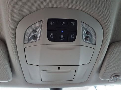 Used 2024 Chrysler Pacifica Touring-L image 23