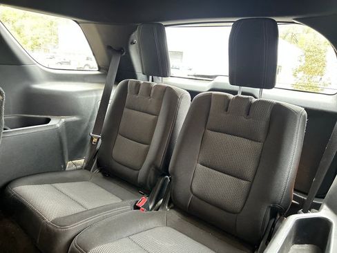 Used 2017 Ford Explorer XLT image 12