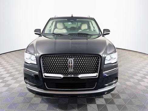 Used 2024 Lincoln Navigator Premiere AWD/4WD image 2
