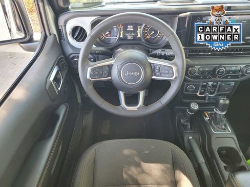 Used 2024 Jeep Wrangler Unlimited Sahara AWD/4WD image 11
