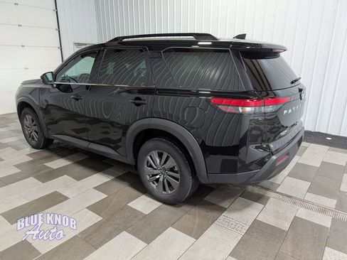 Used 2025 Nissan Pathfinder SV AWD/4WD image 2