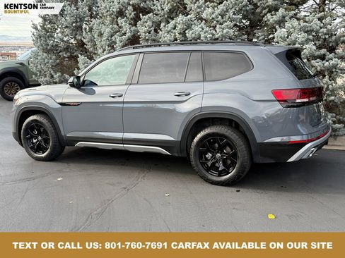Used 2025 Volkswagen Atlas Peak Edition SE image 5