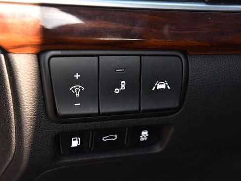 Used 2019 Kia Cadenza Technology image 10