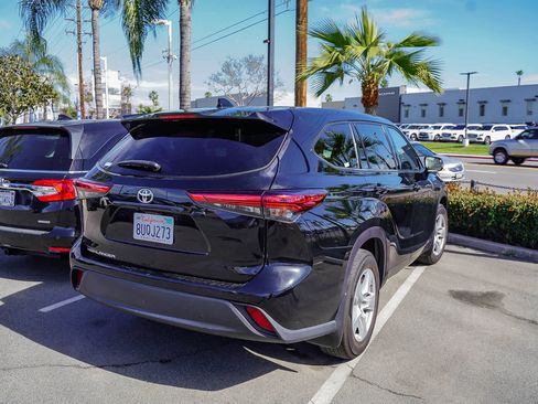 Used 2021 Toyota Highlander L image 10