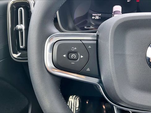 Used 2023 Volvo XC40 Recharge Core image 21