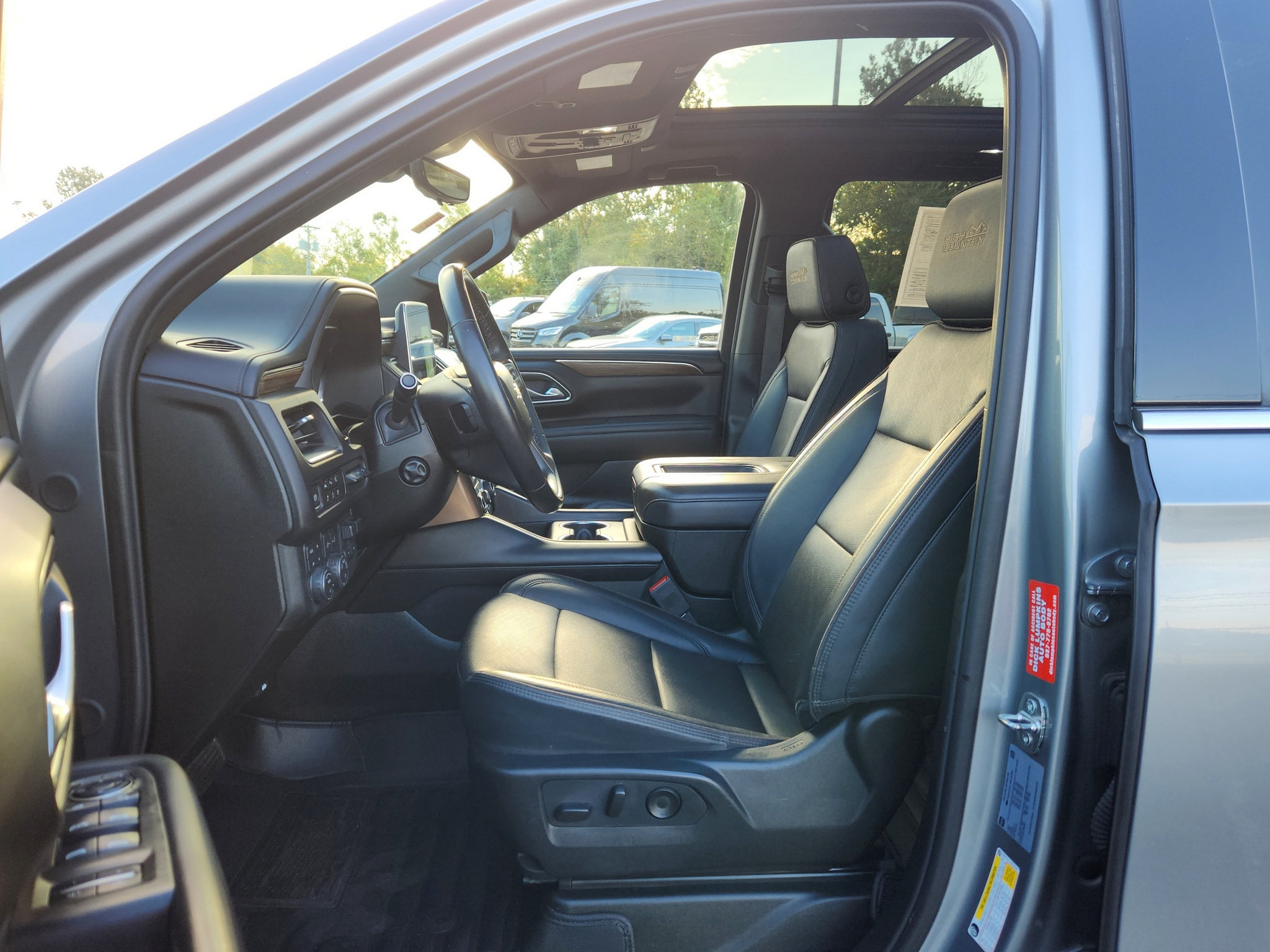 Used 2024 Chevrolet Suburban High Country AWD/4WD image 27