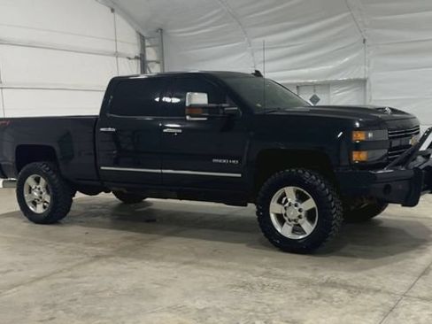 Used 2019 Chevrolet Silverado 2500 LT AWD/4WD image 6
