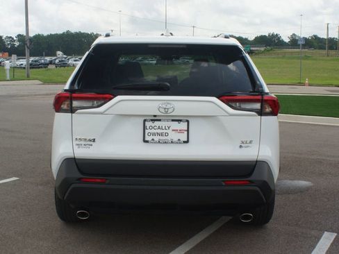 Certified 2025 Toyota RAV4 XLE AWD/4WD image 3