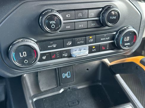 Used 2023 Ford Bronco Badlands image 19