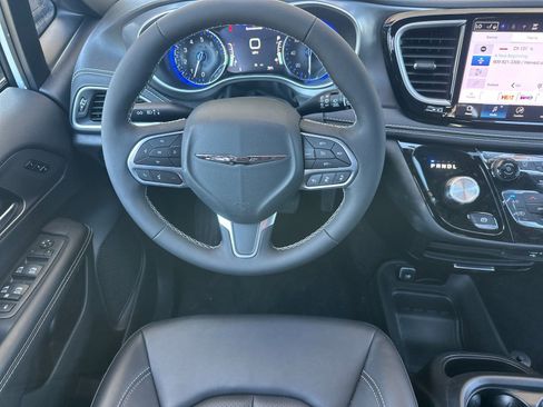 New 2026 Chrysler Pacifica Select AWD/4WD image 14