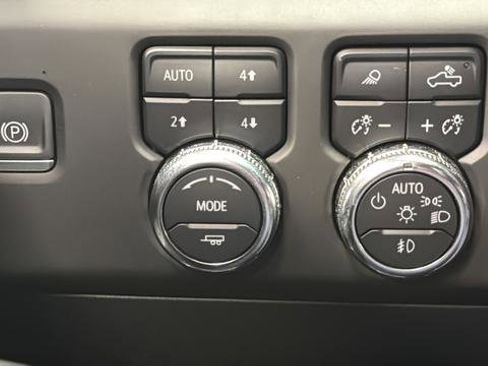 Used 2024 GMC Sierra 3500 AT4 w/ AT4 Premium Plus Package AWD/4WD image 33