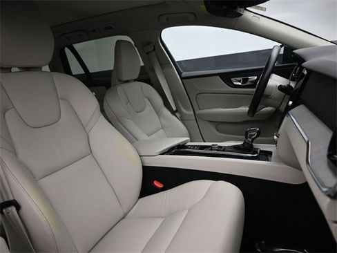 Used 2022 Volvo V60 T5 Cross Country w/ Advanced Package image 32