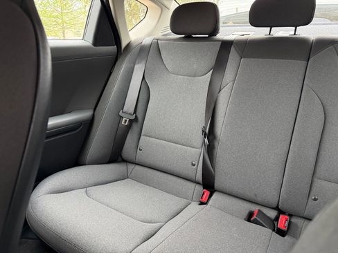 Used 2025 Kia K4 LXS image 40