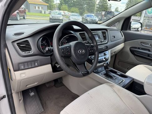 Used 2016 Kia Sedona LX w/ Option Group 020 FWD image 15