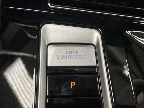 Used 2024 Volkswagen Atlas Peak Edition SE image 23