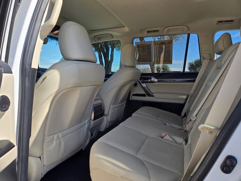 Used 2023 Lexus GX 460 Luxury image 15